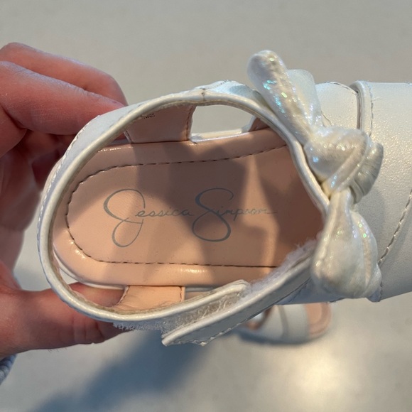 Jessica Simpson Toddler Girls Tia Cross Bow Open Toe Sandals - Picture 4 of 5